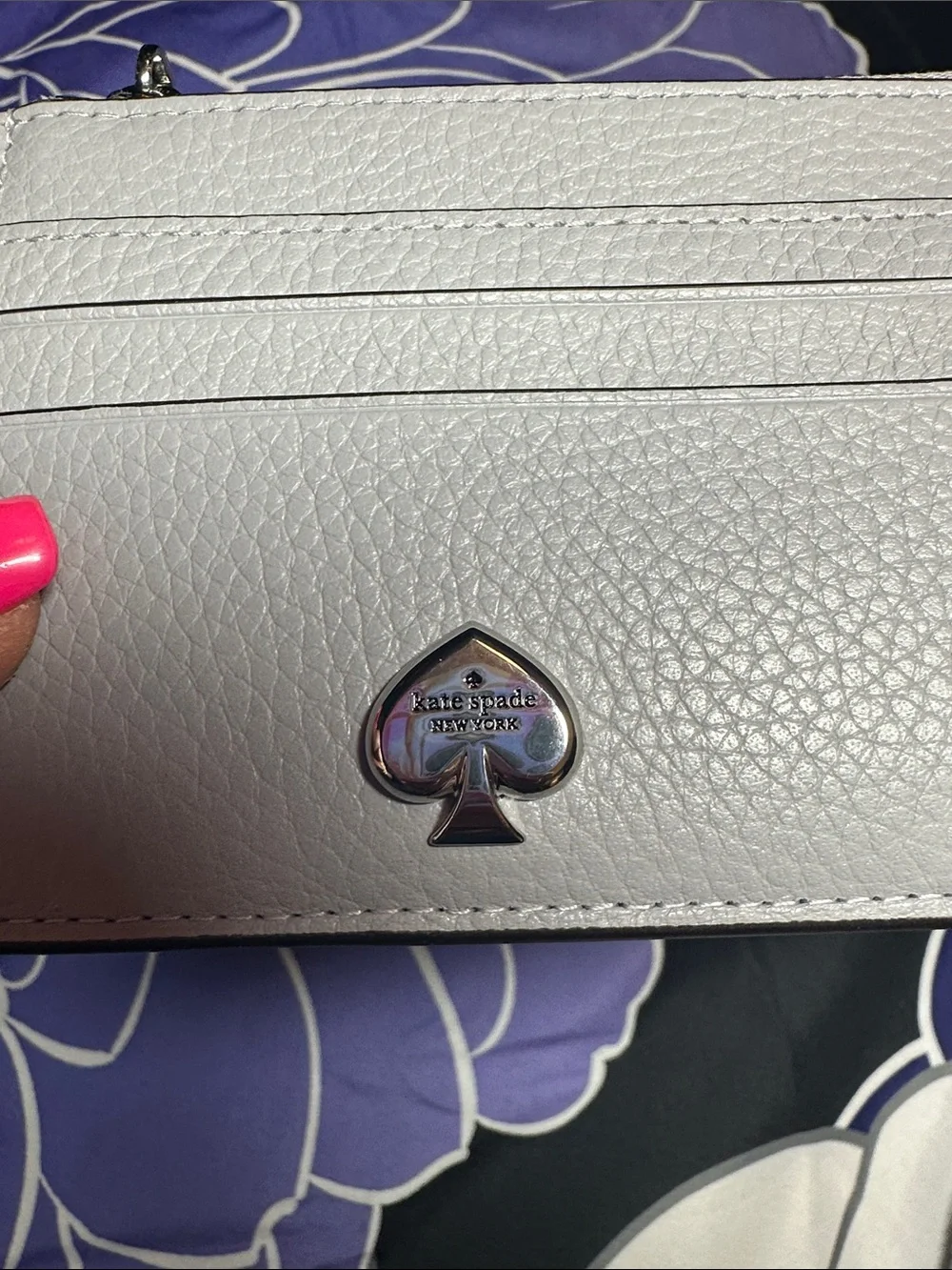 NWT kate ♠️ spade Pebbled Leather Card Holder in Light Gray with Spade Logo